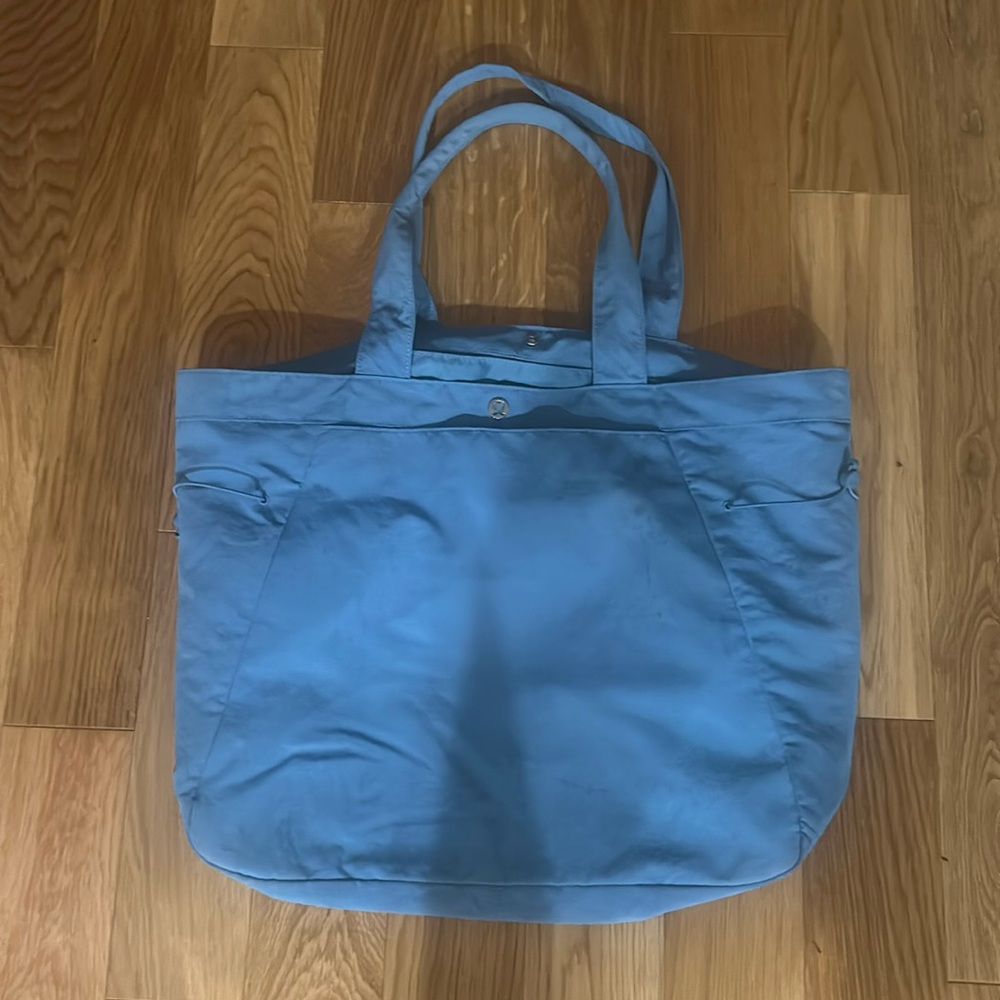 Lululemon tote bag